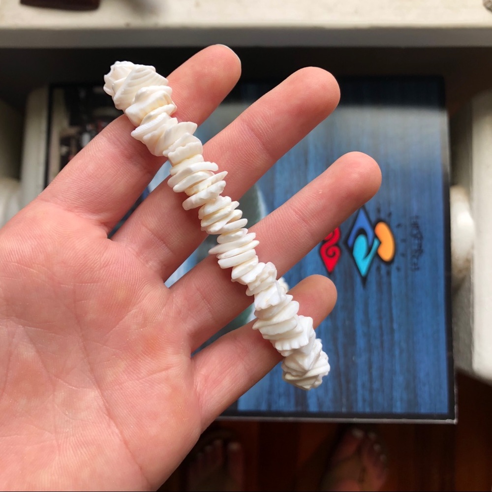 Shell Necklace - Picture 2 of 2